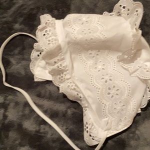 Lacy bonnet